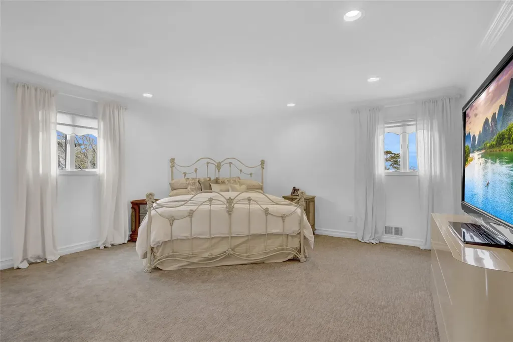 1673 North Gate Merrick NY 11566