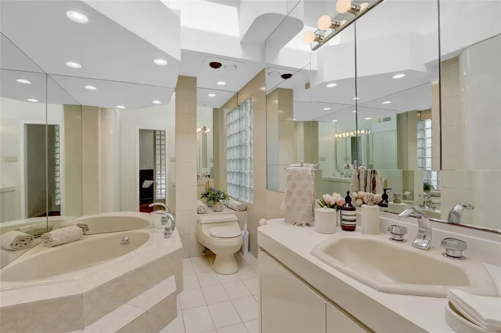 1673 North Gate Merrick NY 11566