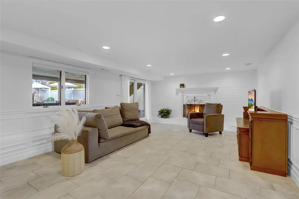 1673 North Gate Merrick NY 11566