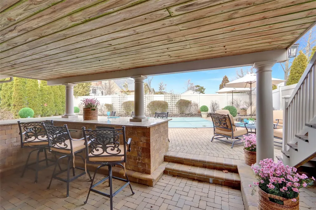 1673 North Gate Merrick NY 11566