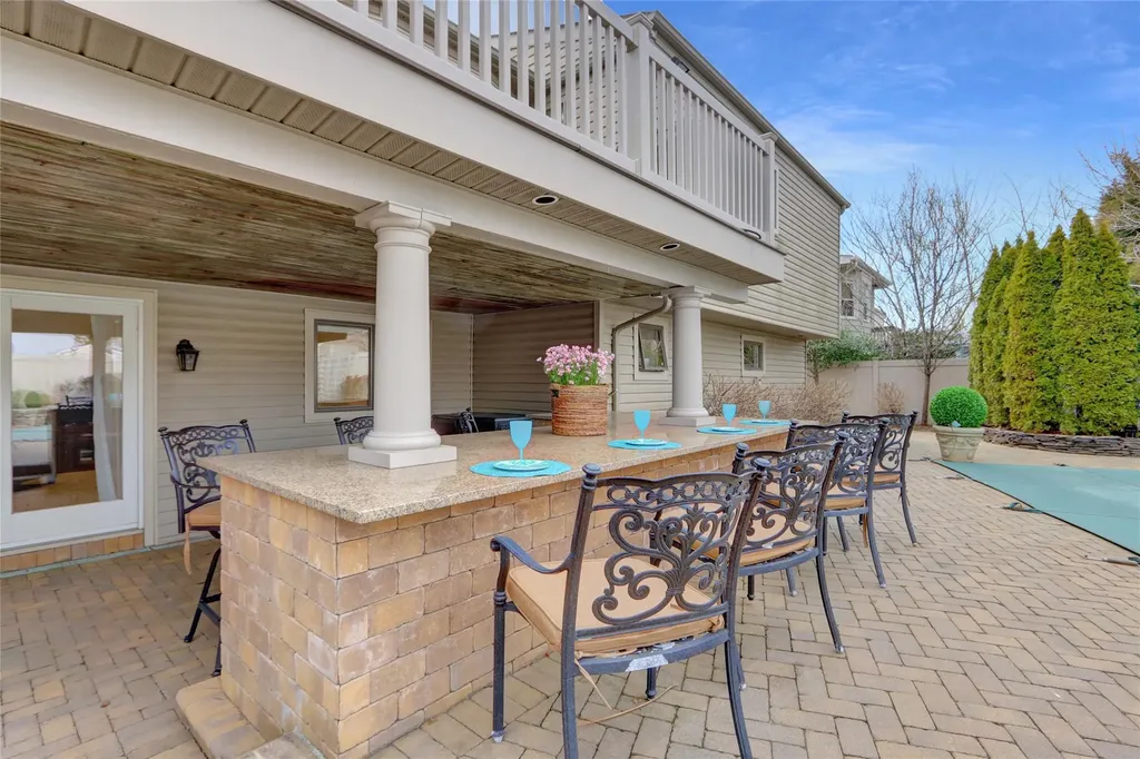 1673 North Gate Merrick NY 11566