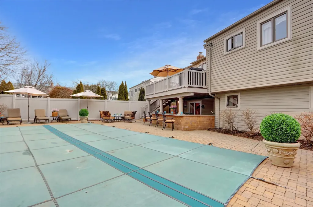 1673 North Gate Merrick NY 11566