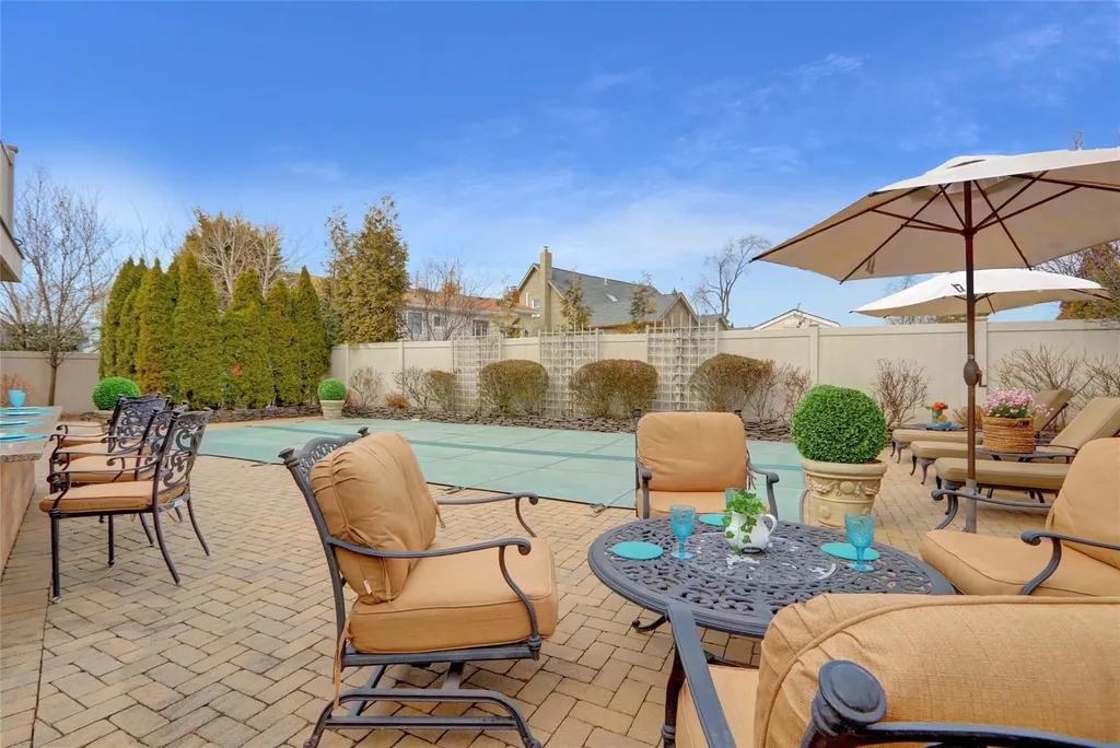 1673 North Gate Merrick NY 11566