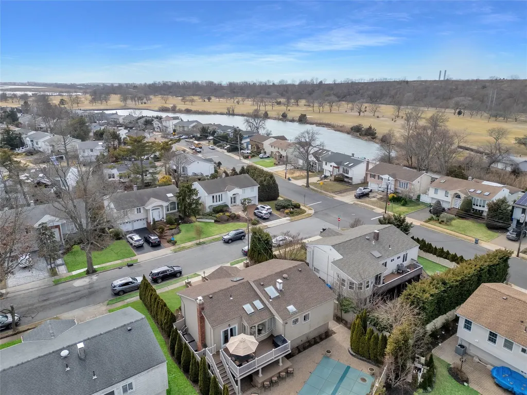 1673 North Gate Merrick NY 11566