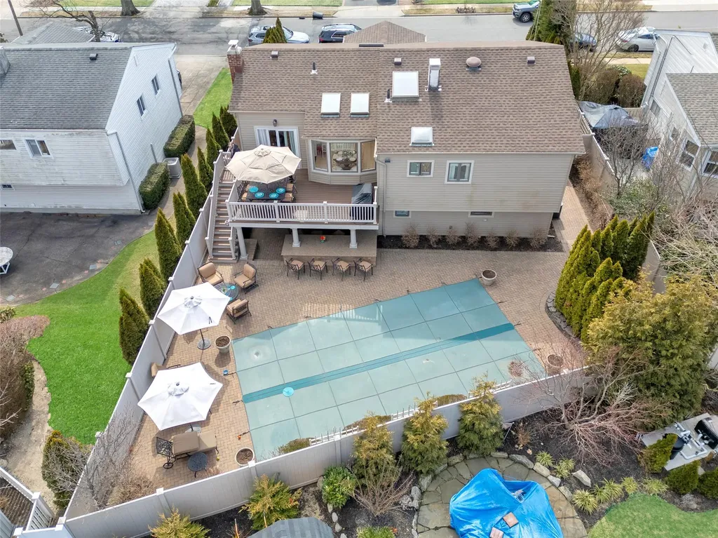 1673 North Gate Merrick NY 11566