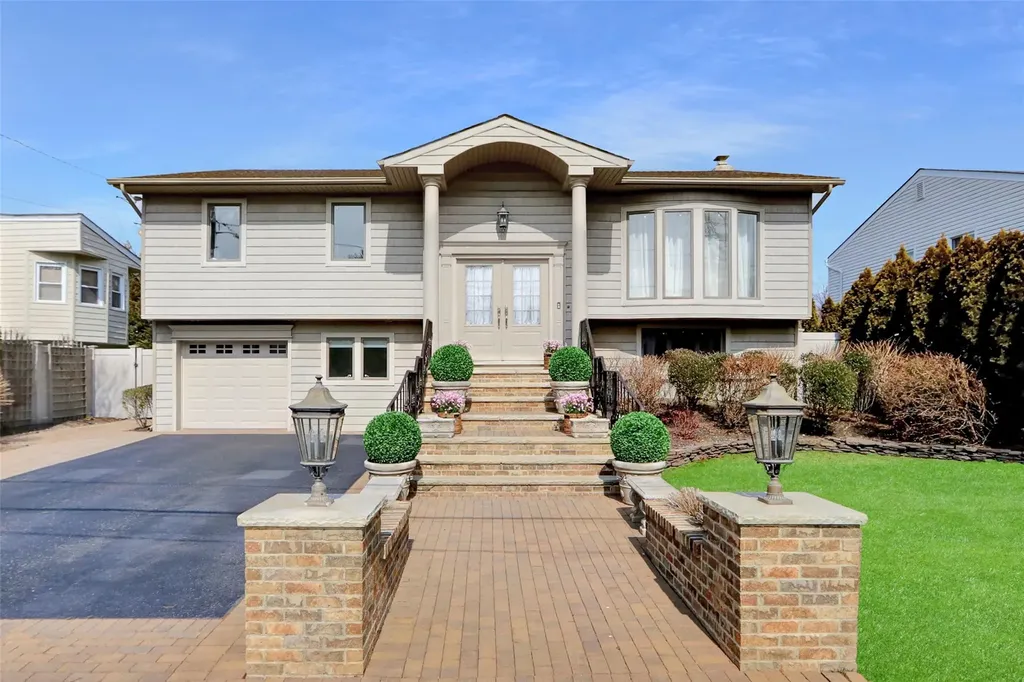1673 North Gate Merrick NY 11566