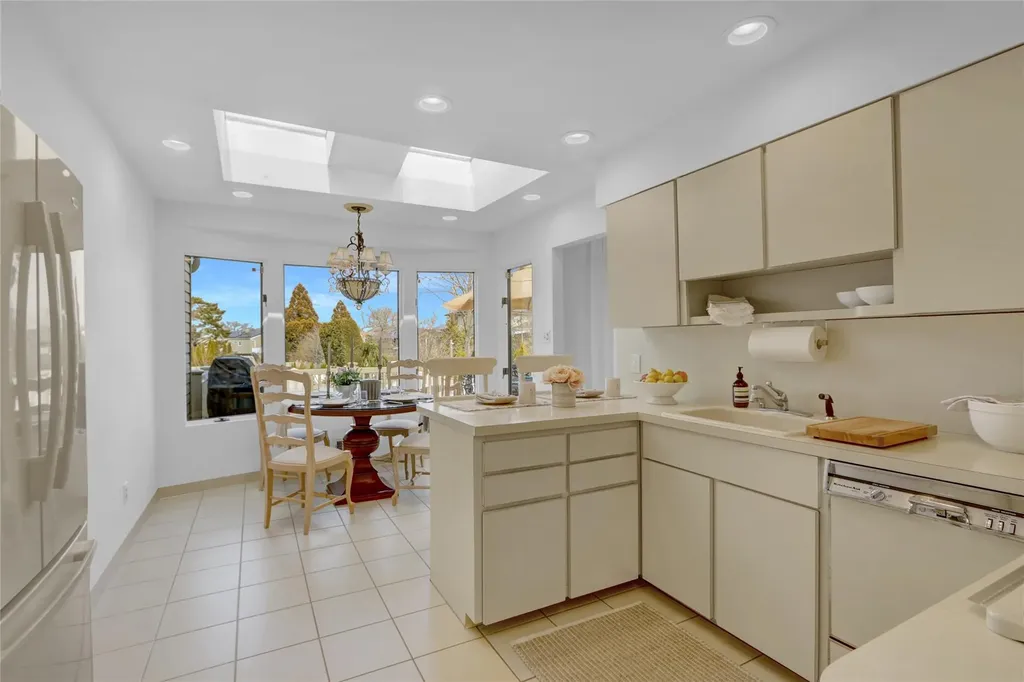 1673 North Gate Merrick NY 11566