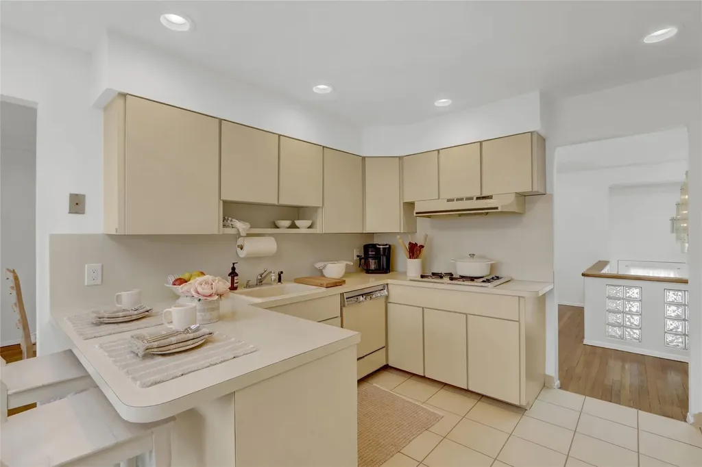 1673 North Gate Merrick NY 11566
