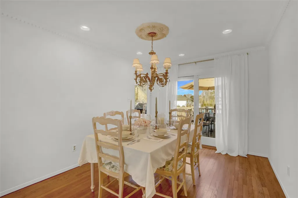 1673 North Gate Merrick NY 11566