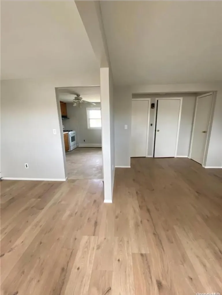 989 Jonel Lane Massapequa NY 11758
