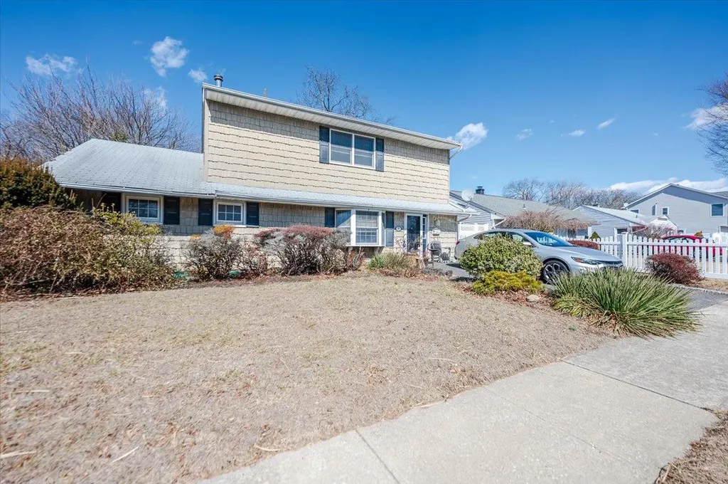 7 Hoover Lane Oyster Bay NY 11714