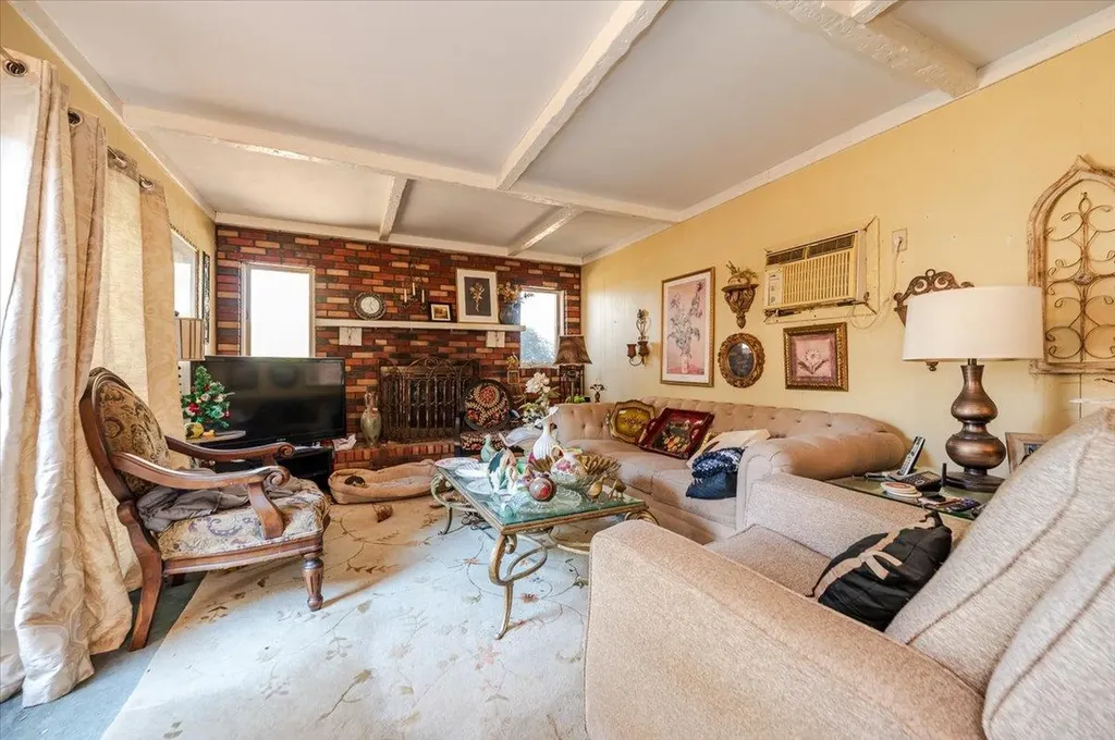 7 Hoover Lane Bethpage NY 11714