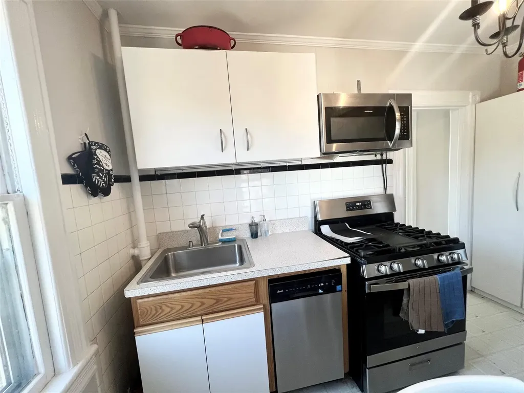 137 Maple Avenue Rockville Centre NY 11570