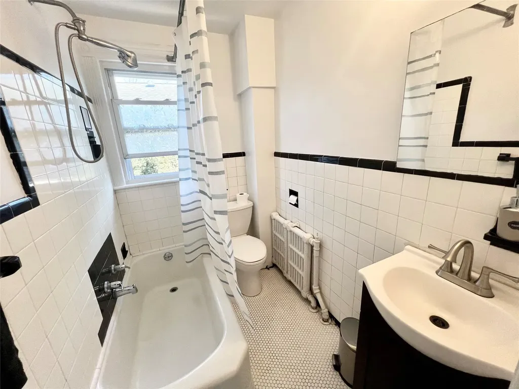 137 Maple Avenue Rockville Centre NY 11570