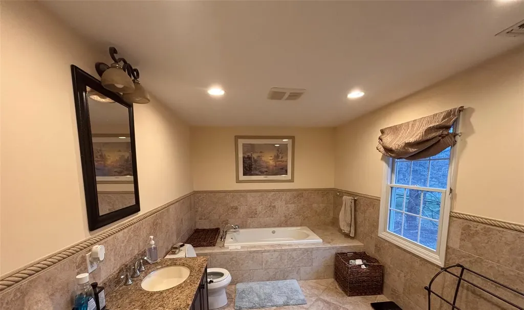 15 Ross Lane Mount Sinai NY 11766