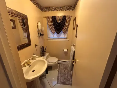 15 Ross Lane Mount Sinai NY 11766