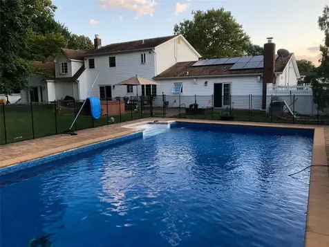 15 Ross Lane Mount Sinai NY 11766