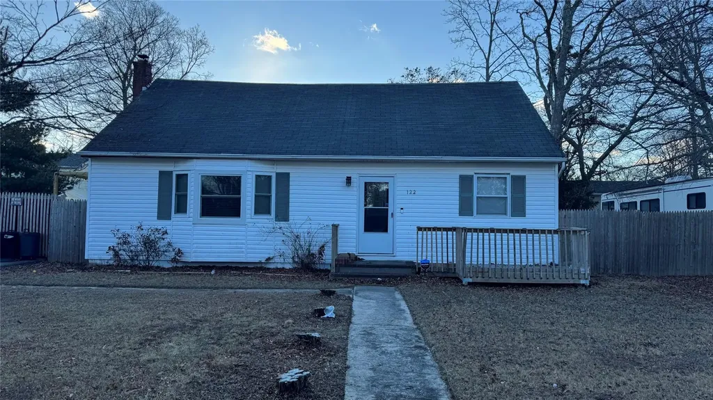 122 Longfellow Drive Mastic Beach NY 11951