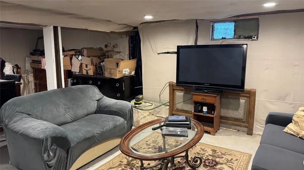 122 Longfellow Drive Mastic Beach NY 11951