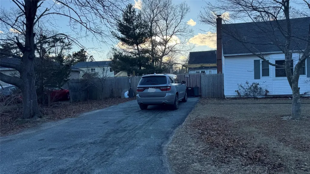 122 Longfellow Drive Mastic Beach NY 11951