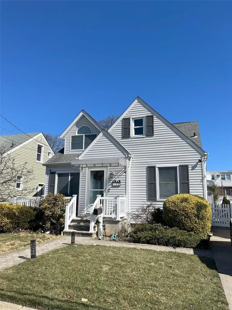 10 Kamda Boulevard New Hyde Park NY 11040
