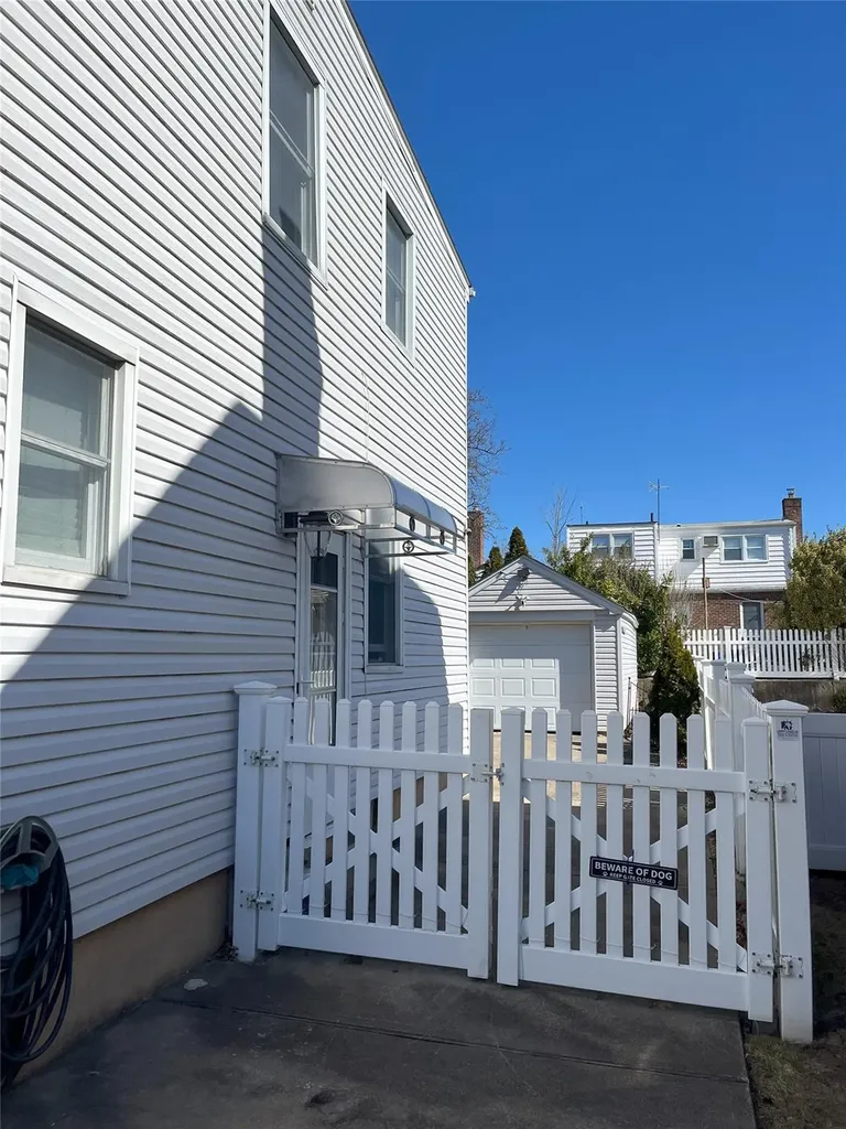10 Kamda Boulevard New Hyde Park NY 11040