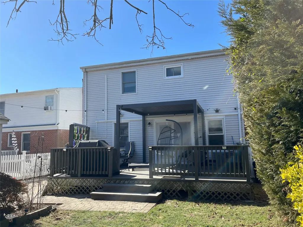 10 Kamda Boulevard New Hyde Park NY 11040