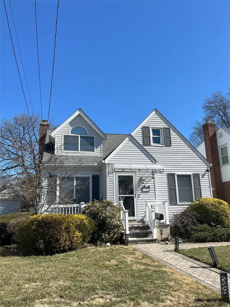 10 Kamda Boulevard New Hyde Park NY 11040
