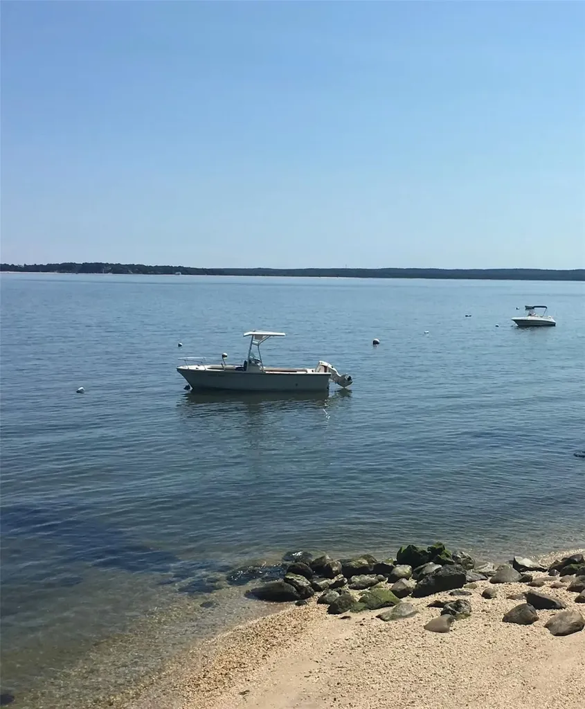 8 Hyler Drive Hampton Bays NY 11946
