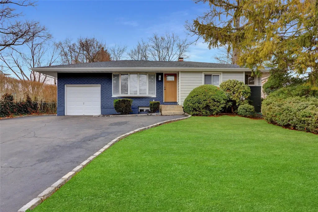 1 Donna Lane Commack NY 11725