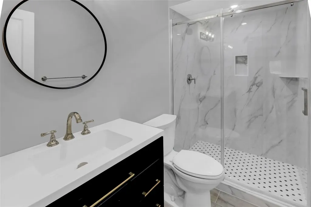 1 Donna Lane Commack NY 11725