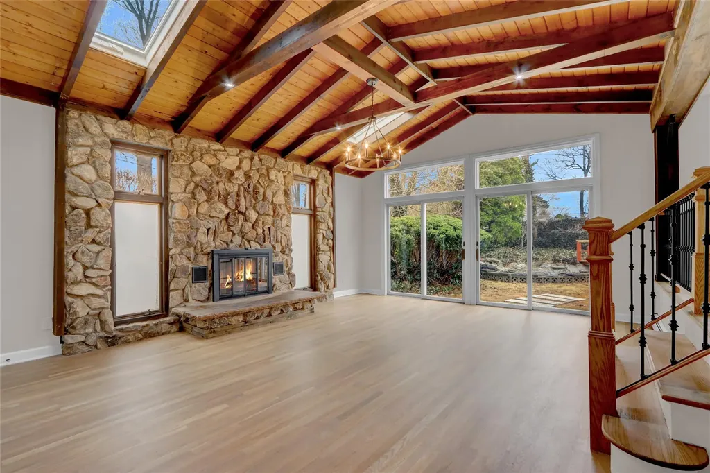 1 Donna Lane Commack NY 11725