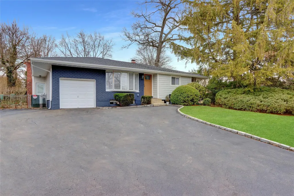 1 Donna Lane Commack NY 11725