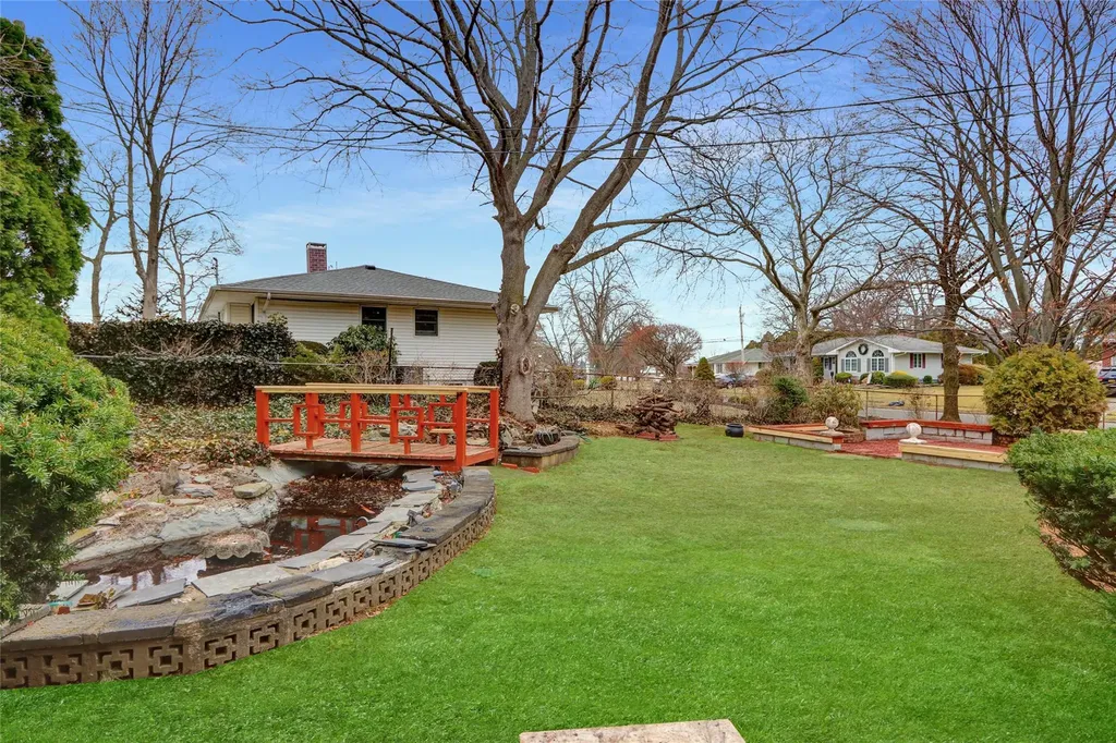 1 Donna Lane Commack NY 11725