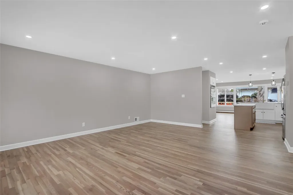 1 Donna Lane Commack NY 11725
