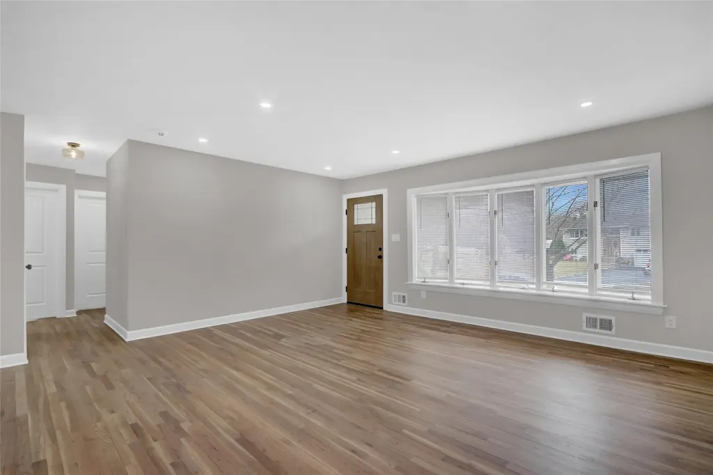 1 Donna Lane Commack NY 11725