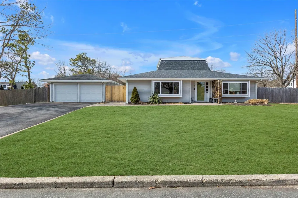 2 Marie Crescent Brookhaven NY 11772