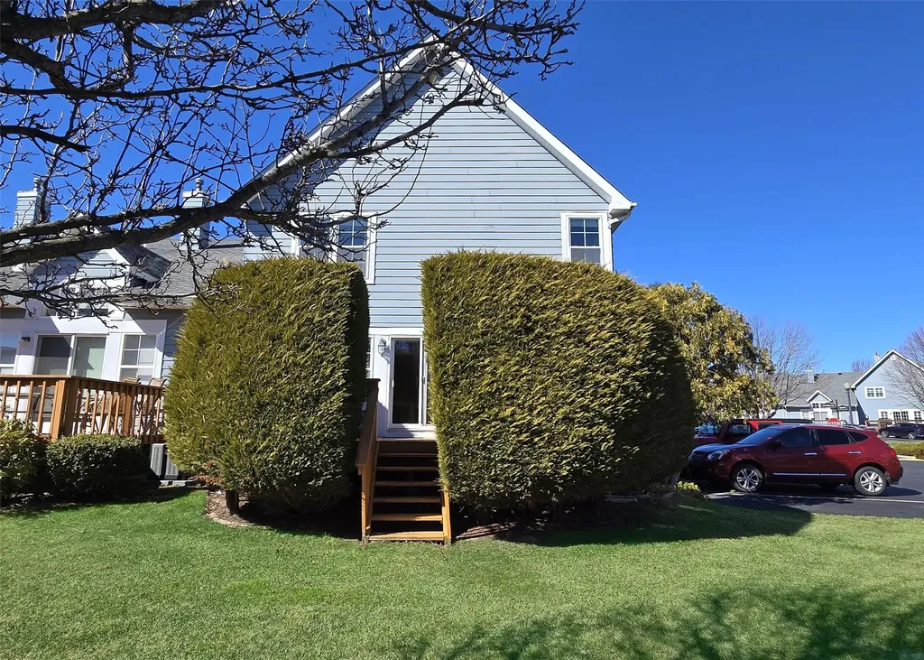 78 Sprucewood Boulevard Central Islip NY 11722