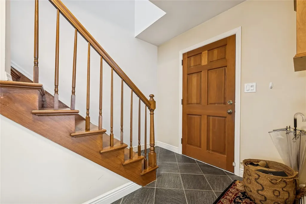 1127 Old Northern Boulevard Roslyn NY 11576