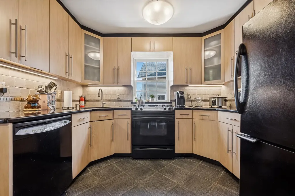 1127 Old Northern Boulevard Roslyn NY 11576