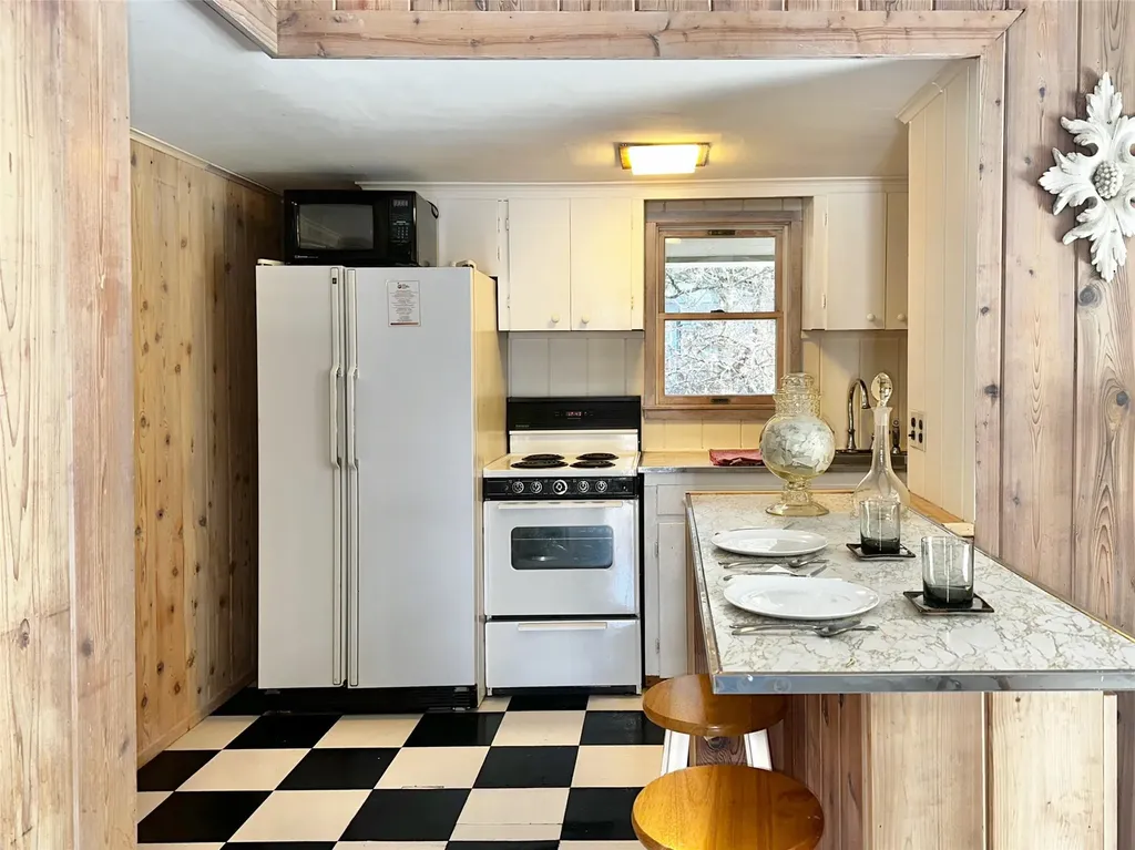 236 Sea Walk Cherry Grove NY 11782