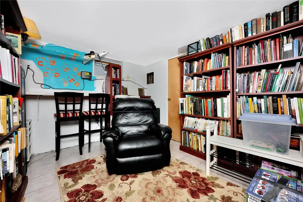 33 Hanover Place Merrick NY 11566