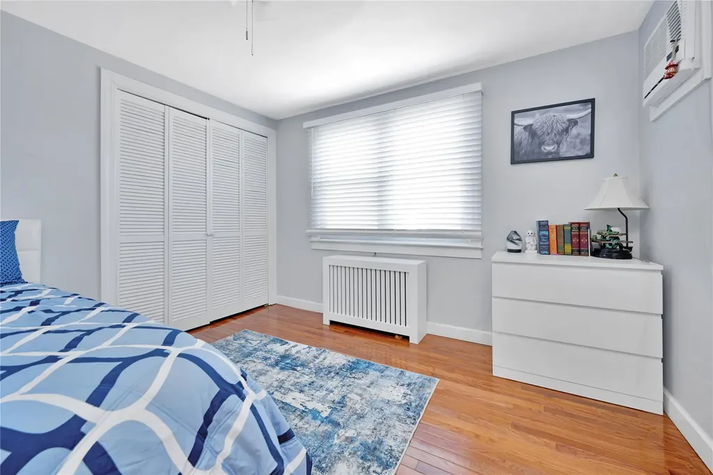 33 Hanover Place Merrick NY 11566