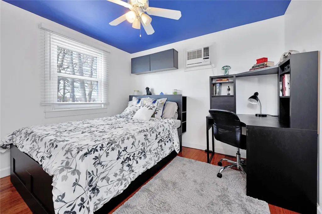 33 Hanover Place Merrick NY 11566