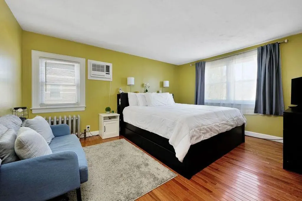 33 Hanover Place Merrick NY 11566