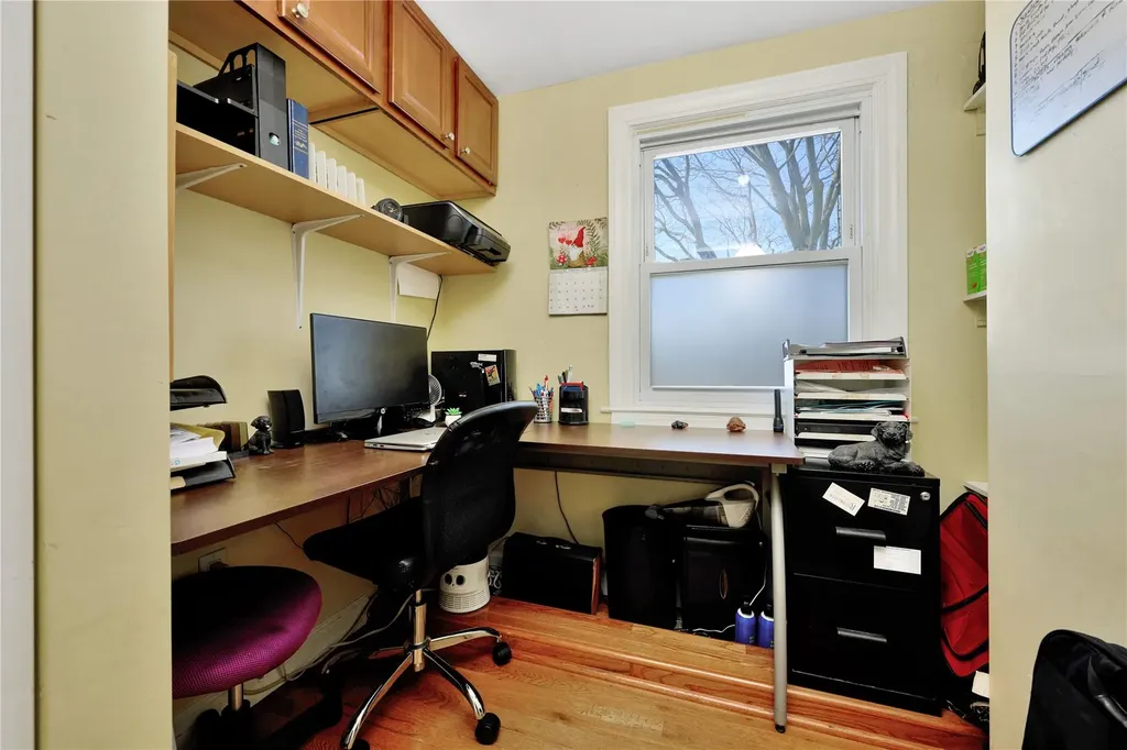 33 Hanover Place Merrick NY 11566