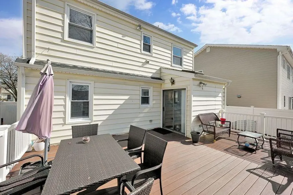 33 Hanover Place Merrick NY 11566