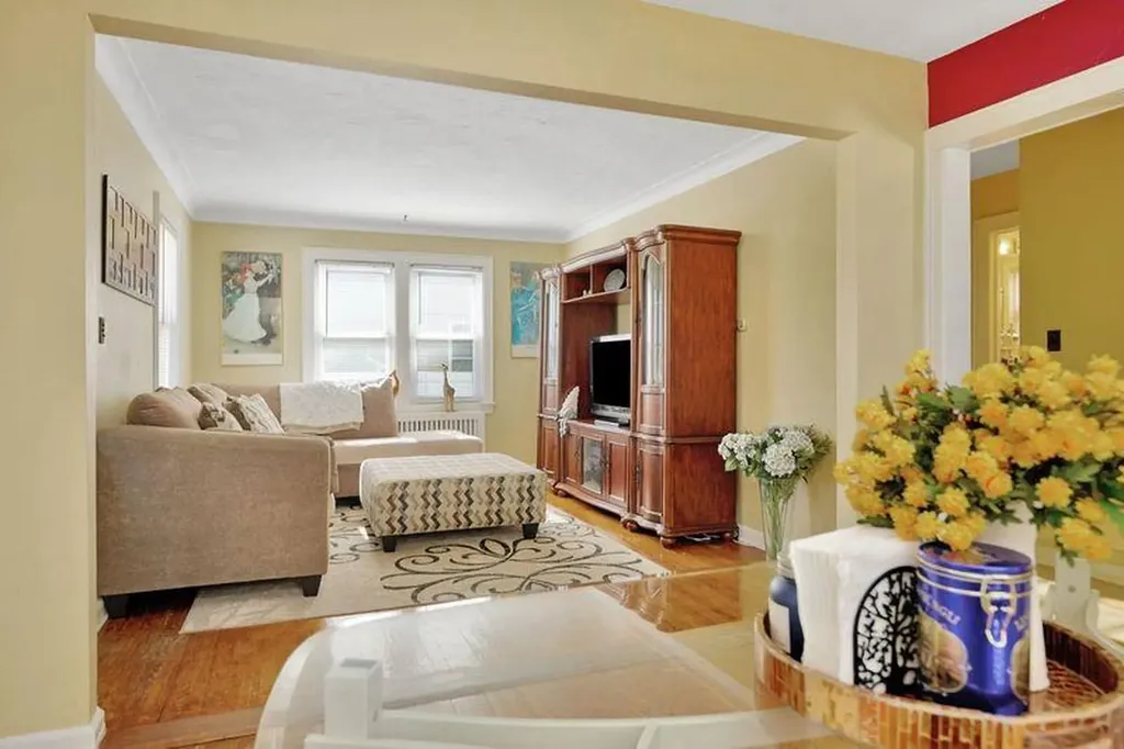 33 Hanover Place Merrick NY 11566