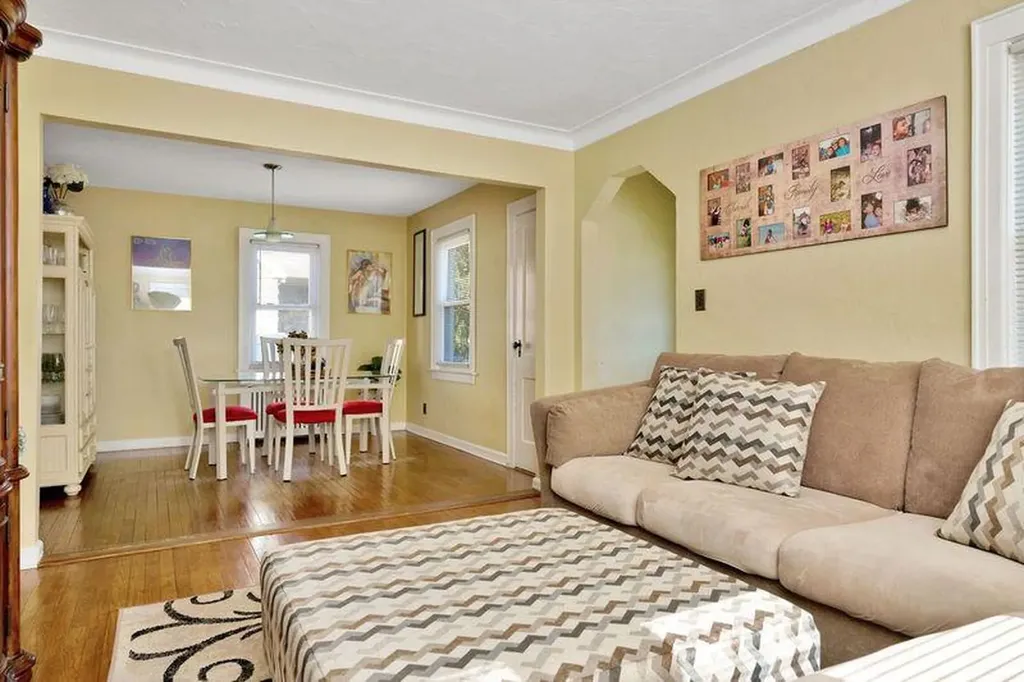 33 Hanover Place Merrick NY 11566