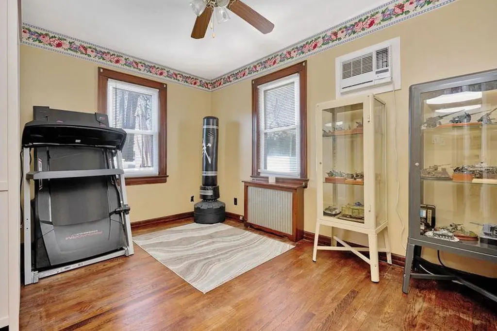 33 Hanover Place Merrick NY 11566